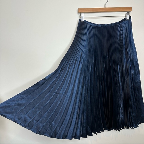Vince Pleated Satin Midi Skirt Size 6 Evening Cocktail Classic Navy Blue - Picture 2 of 15